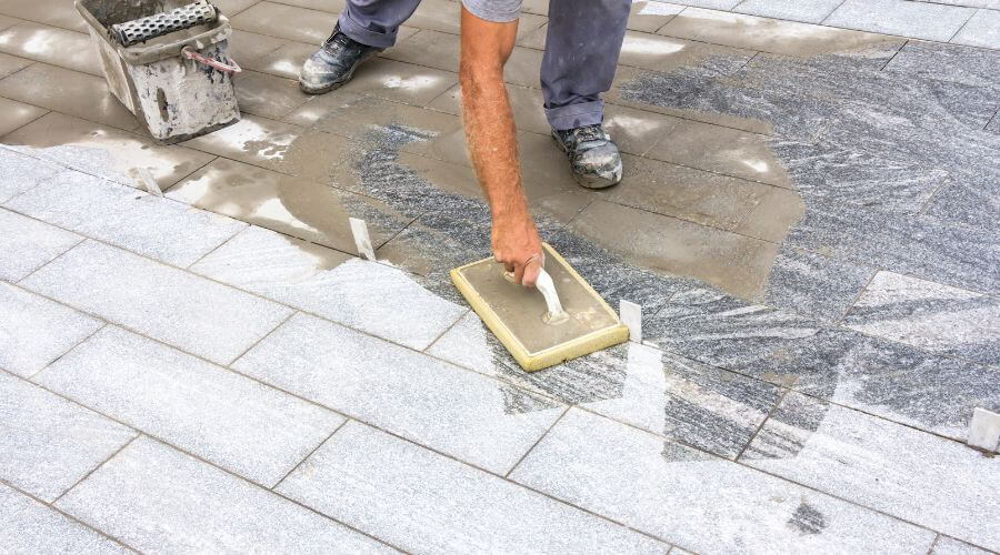 Professional gutter cleaning in Kellogg, IA
